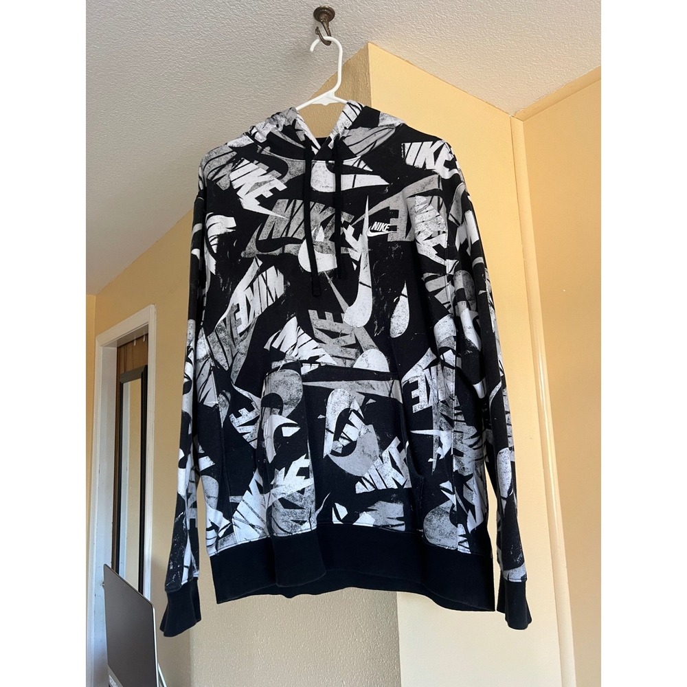 Men's Nike Black and White Large Hoodie/Sweatshirt!